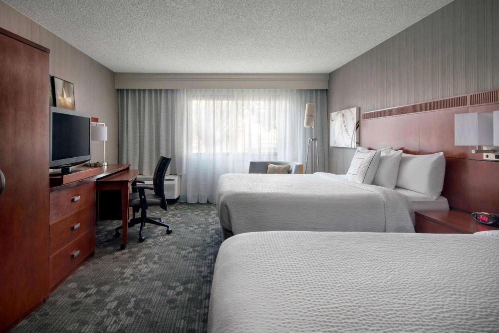 Guestroom Two Queens interior